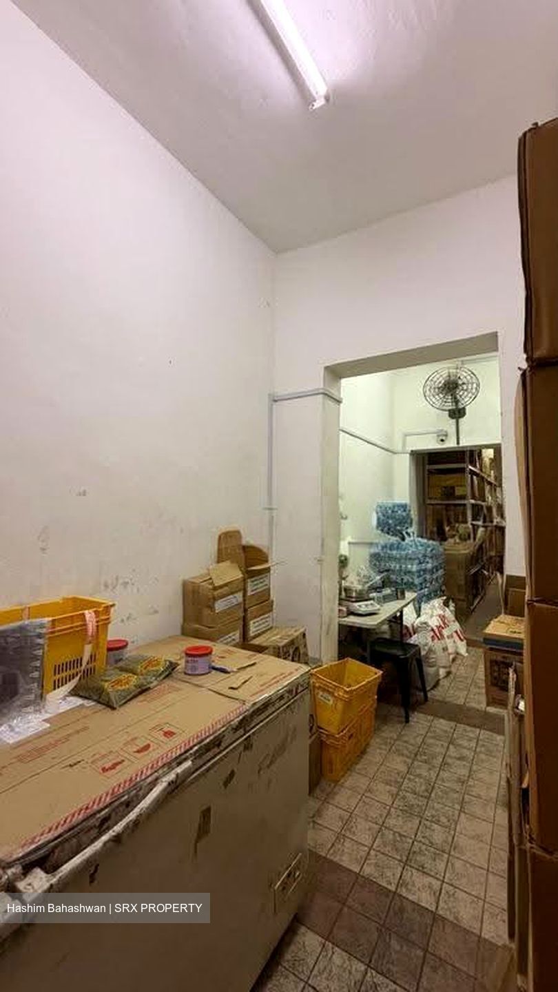 Desker Road Conservation Area (D8), Retail #614464541